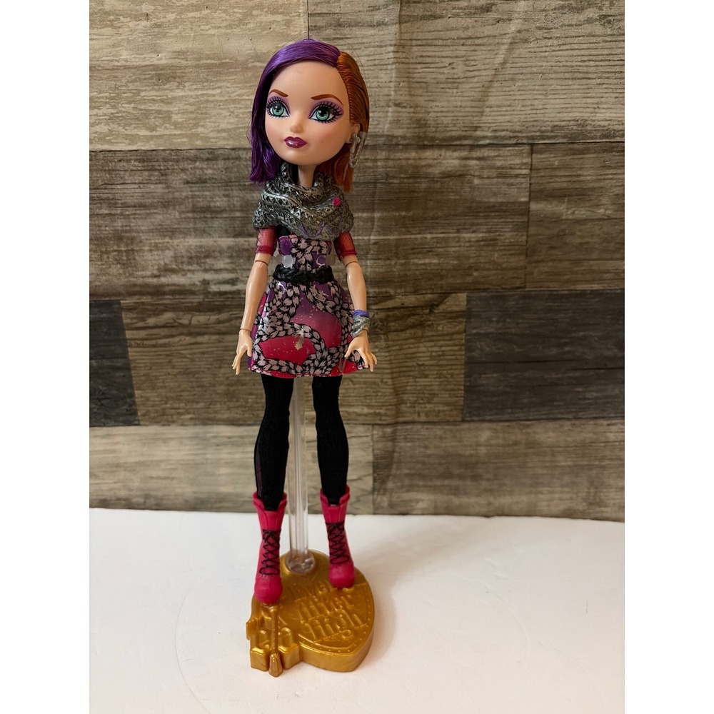 Ever After High Poppy OHair Dragon Games Doll with Stand Mattel 2012